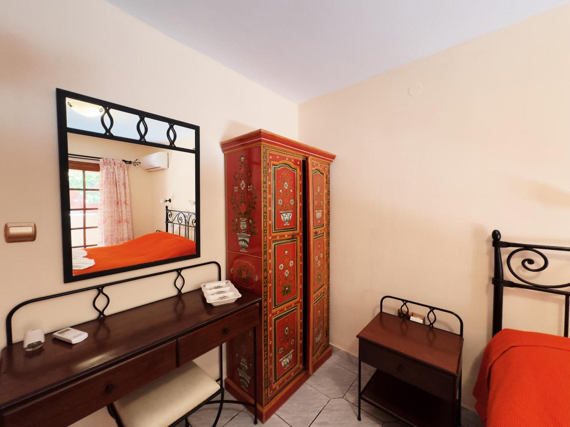 Villa Eleni Seaside Apartments Платаньяс Экстерьер фото